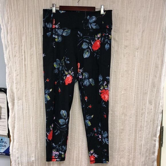 VS XL Essential Pocket Hi-Rise Crop Black Red Blue Pocket Legging - Picture 3 of 12